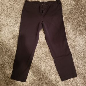 16 Old Navy Black Pixie Pants